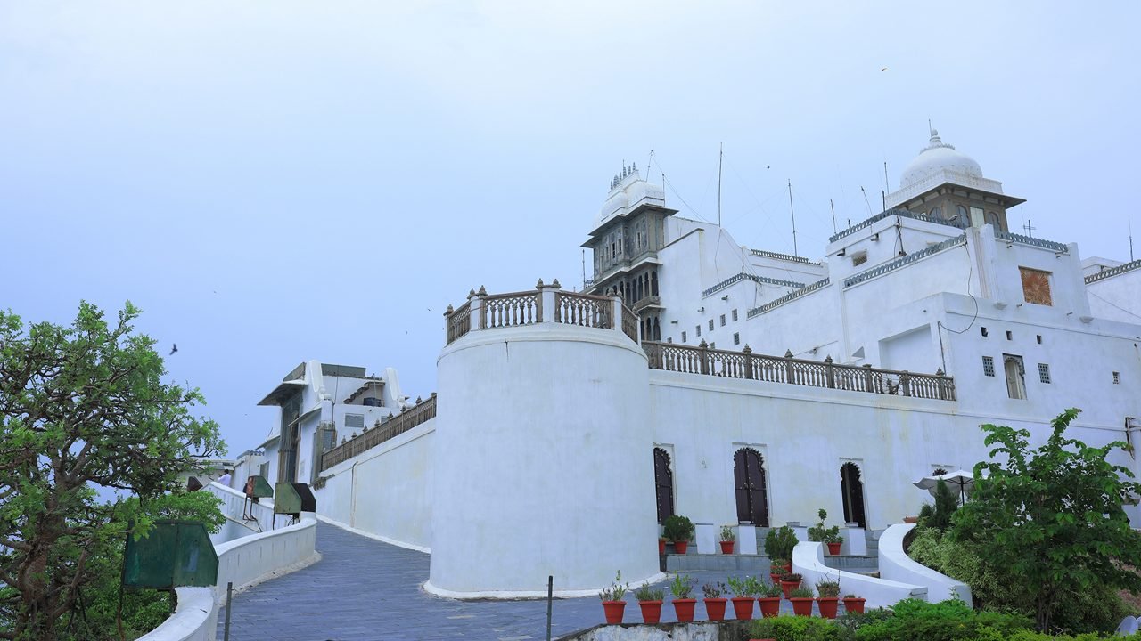 Top 10 Tourist Places in Udaipur – Explore the City of Lakes